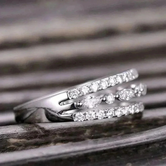 Gorgeous Boho Sterling Silver White Sapphires Ring - Picture 4 of 5